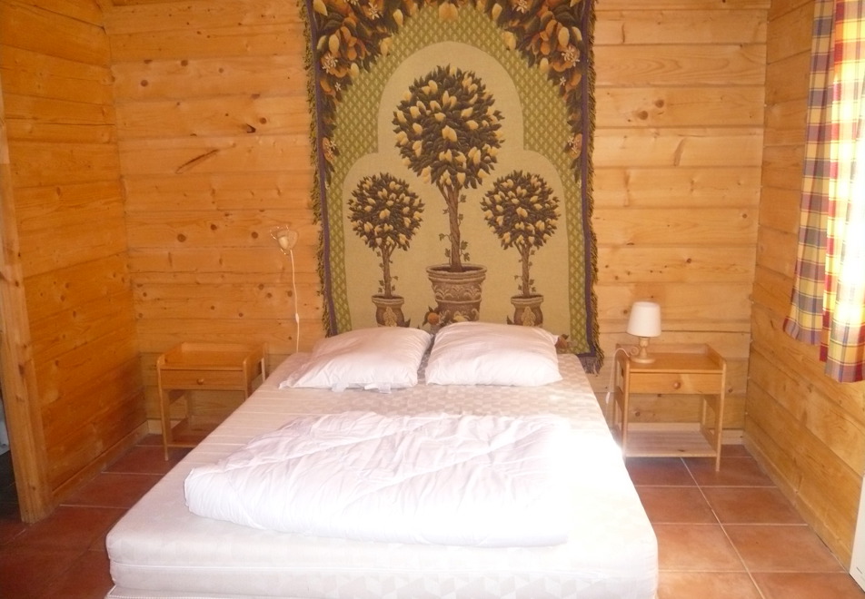 Le Planet I & II, Venosc (self catered chalets) - Double bedroom