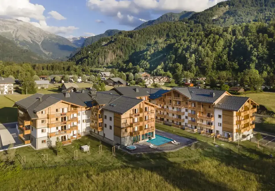 La Residence Club Samoens Village, Samoens (self catered apartments) - Outdoor pool (©Manureyboz)