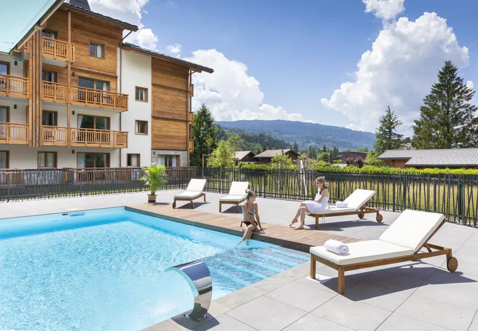 La Residence Club Samoens Village, Samoens (self catered apartments) - Outdoor pool (©Manureyboz)