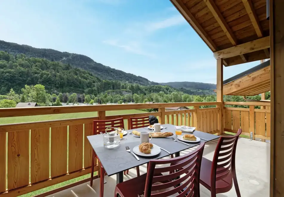 La Residence Club Samoens Village, Samoens (self catered apartments) - Typical 2 bed premium style apartment ©Clusesimages