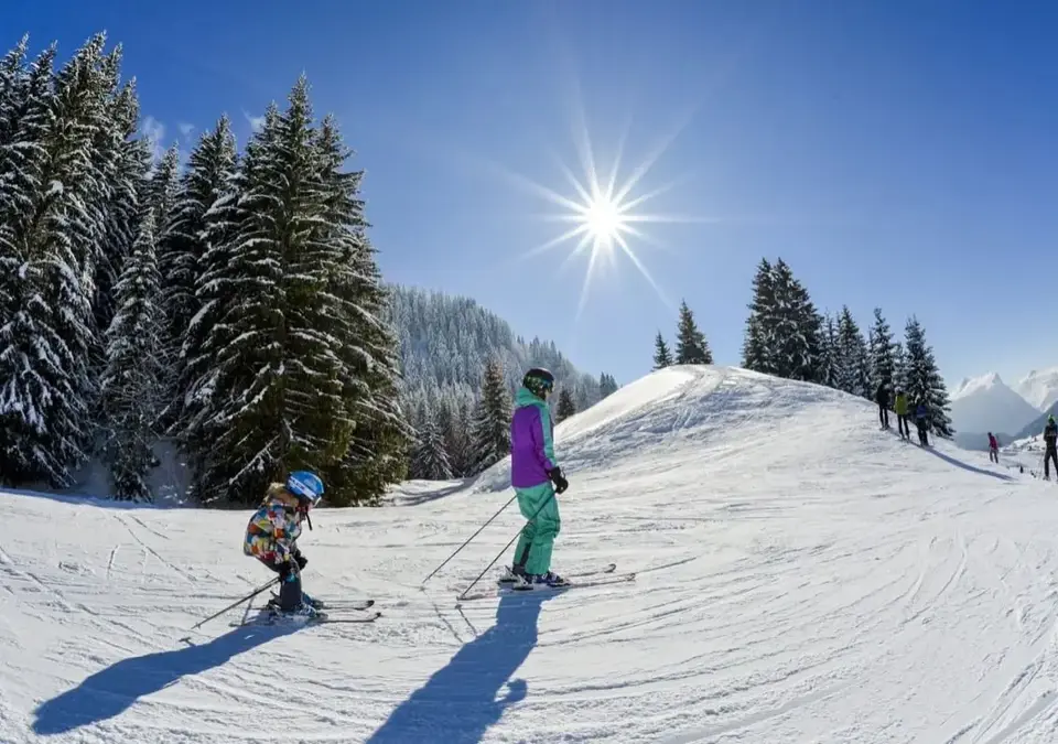 La Clusaz skiing (©David Machet) (3).webp