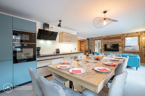 Chalet Arcelle, Val Cenis (self catered chalet) - Open plan kitchen and living area