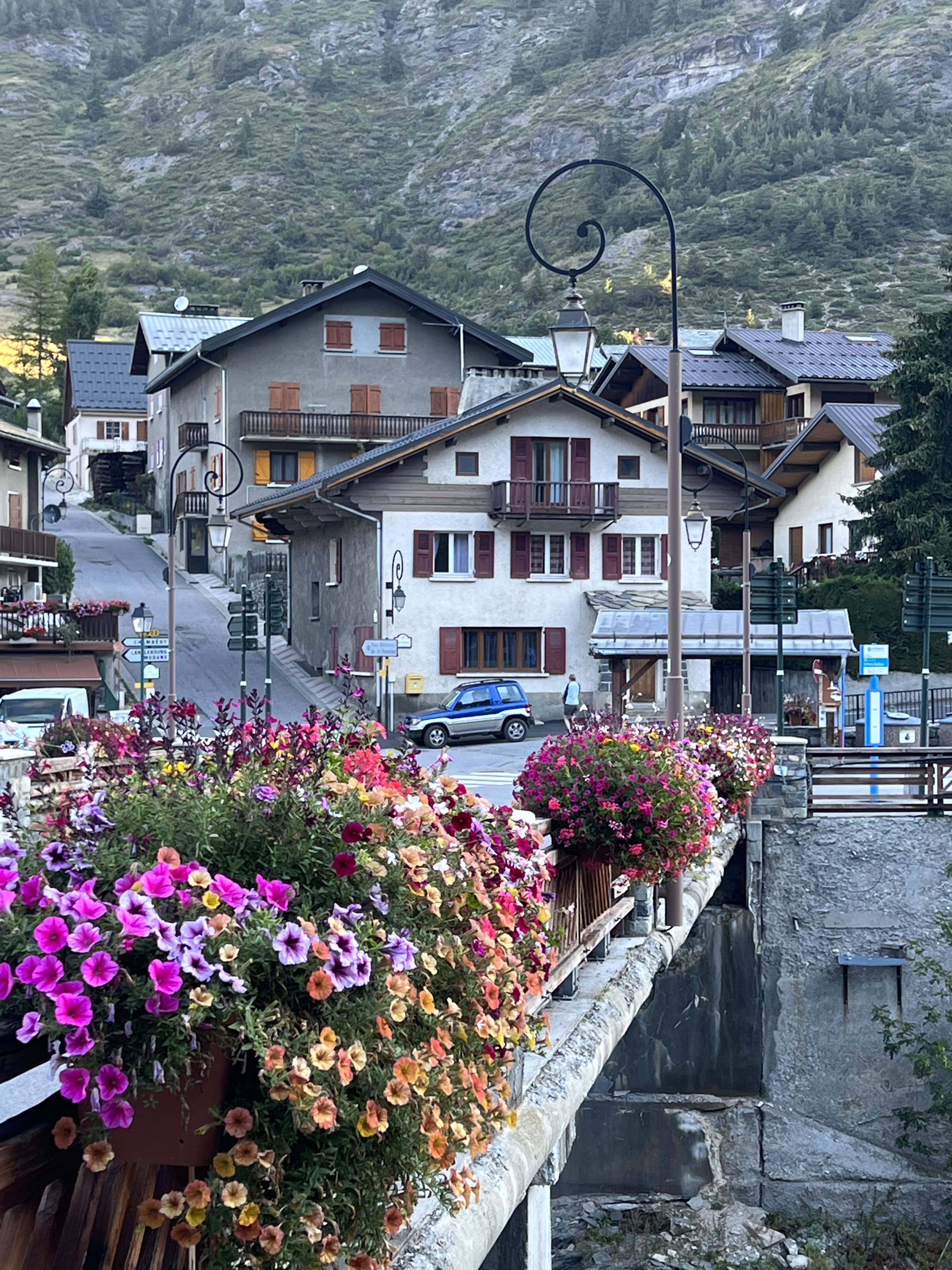10 Bridge Over The Arc River