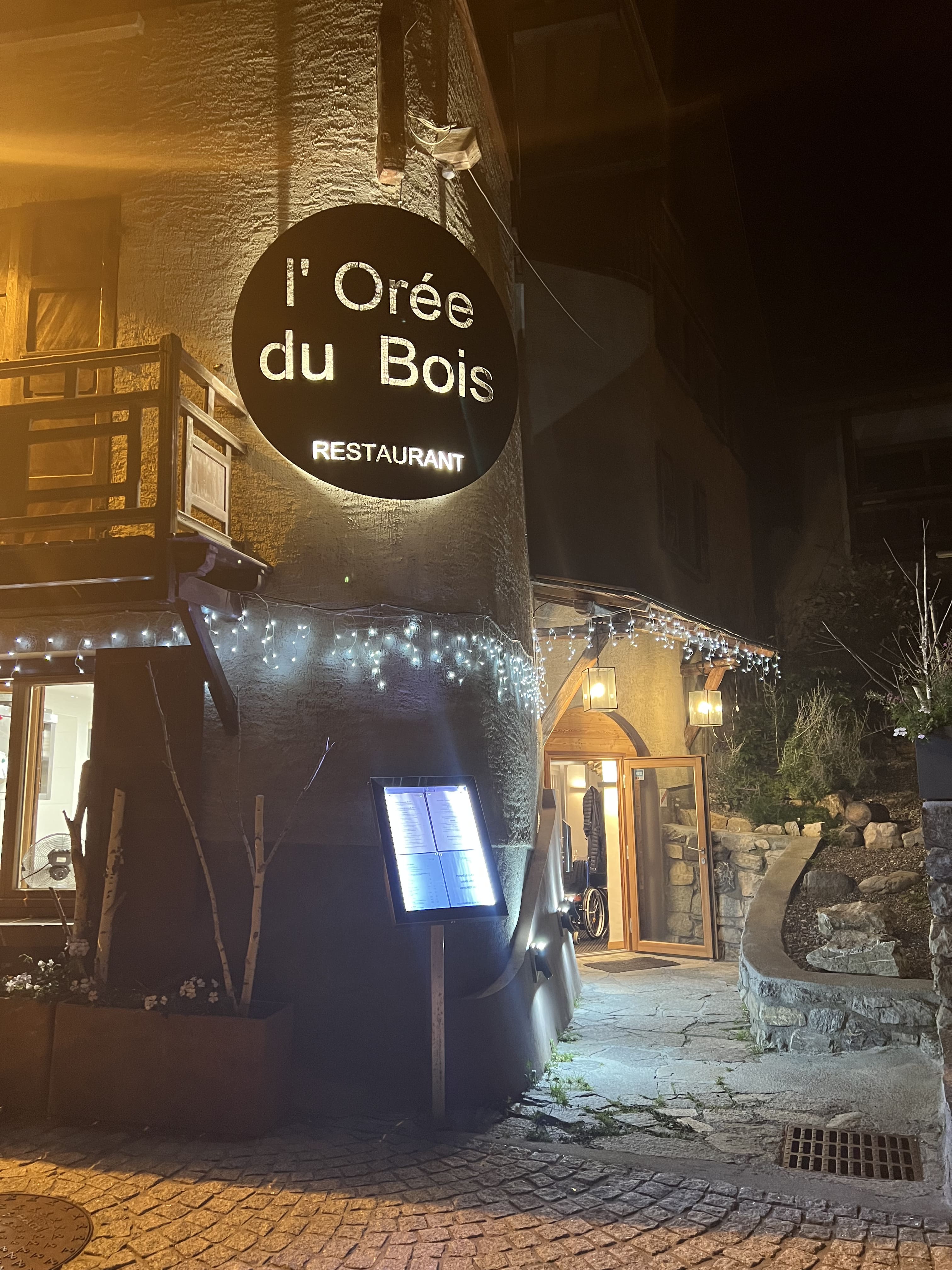 24 La Bez Restaurant