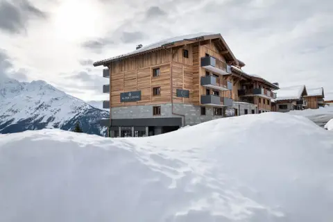 Alpen Lodge, La Rosiere (self catered apartments & hotel) - Excellent location