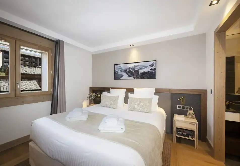 Alpen Lodge, La Rosiere (self catered apartments & hotel) - Typical suite junior style