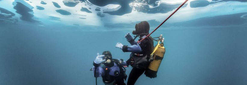 Ice divers in Tignes Ice divers in Tignes
