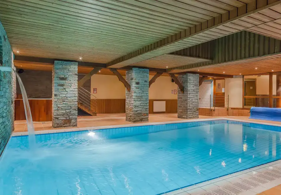 Les Balcons de Belle Plagne, Belle Plagne (hotel) - Indoor heated pool at the apartments next door