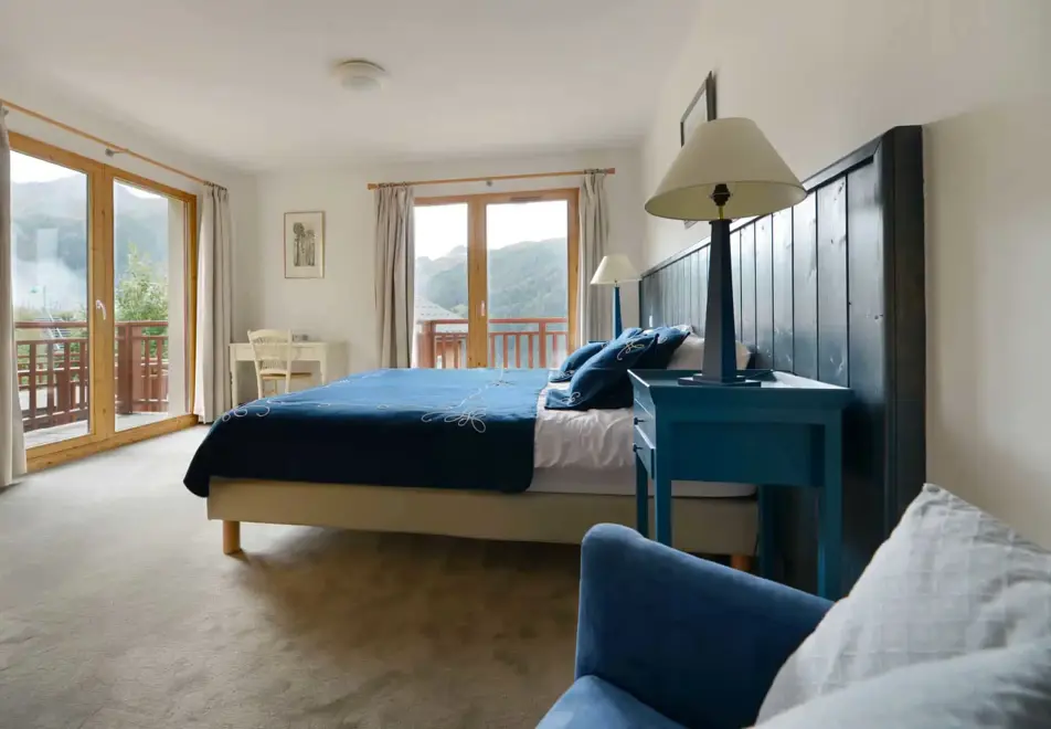Les Chalets des Deux Domaines, Peisey Vallandry (self catered chalets) - Double bedroom