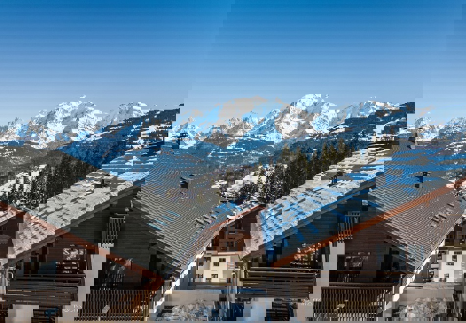 Les Roches Blanches, Combloux (self catered apartments) - Views of Mont Blanc