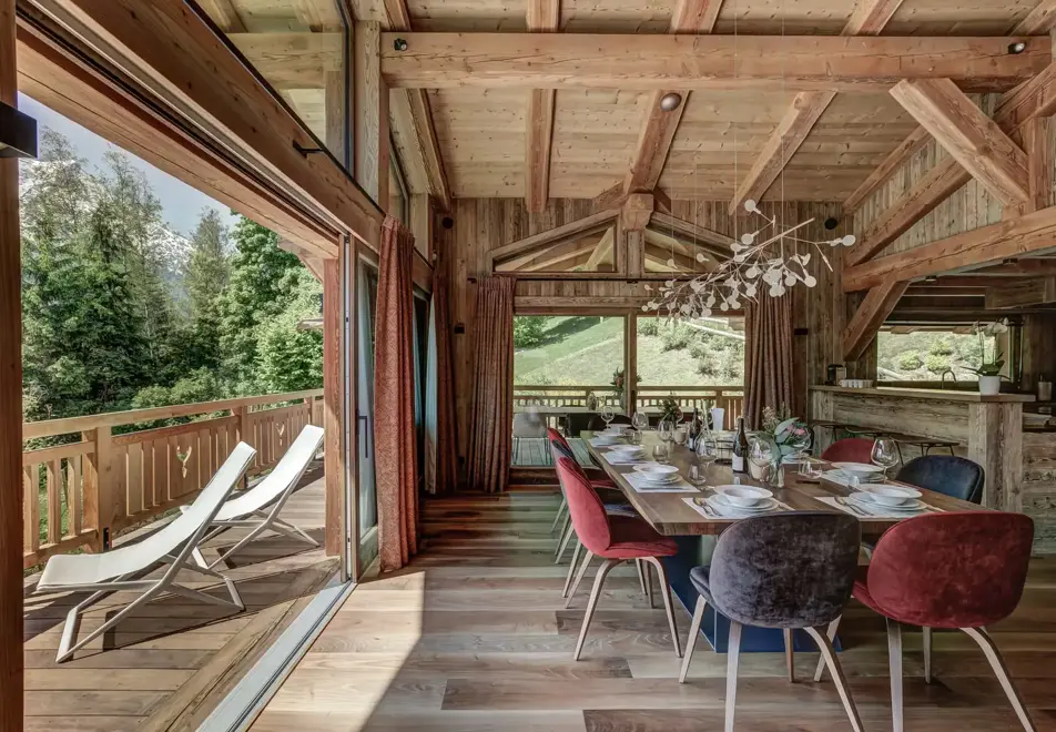 Chalet Saphir, Chamonix (self catered chalet) - Dining area (©Adam Johnston)