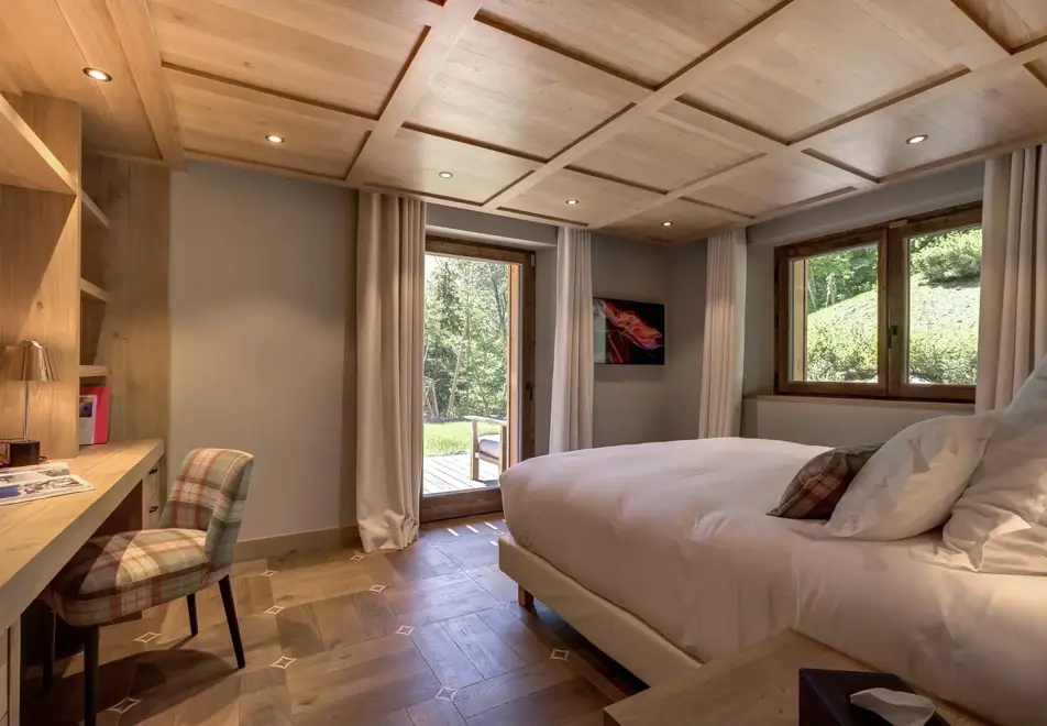 Chalet Saphir, Chamonix (self catered chalet) - Double bedroom (©Adam Johnston)