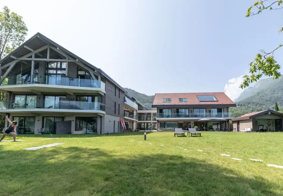 Villa Caroline, Lake Annecy - Large garden area