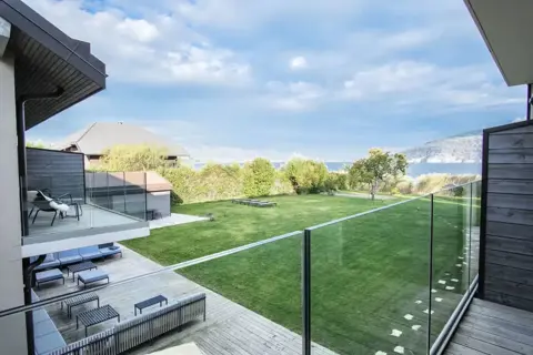 Villa Caroline, Lake Annecy - Typical garden view style room