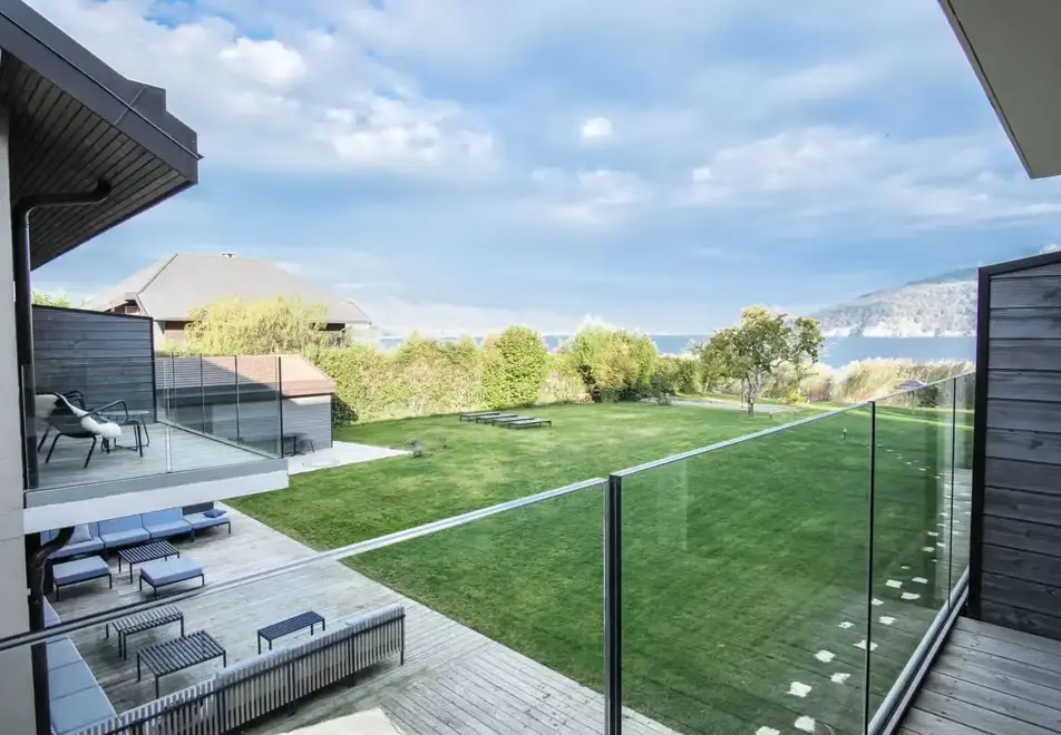 Villa Caroline, Lake Annecy - Typical garden view style room