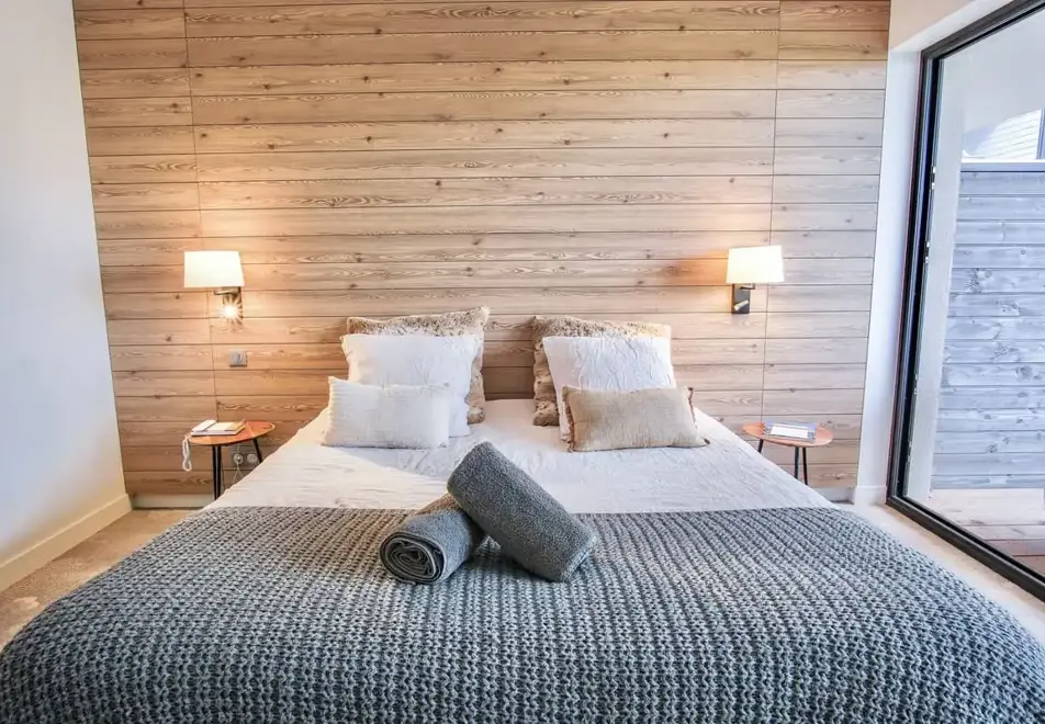 Villa Caroline, Lake Annecy - Typical garden view style room