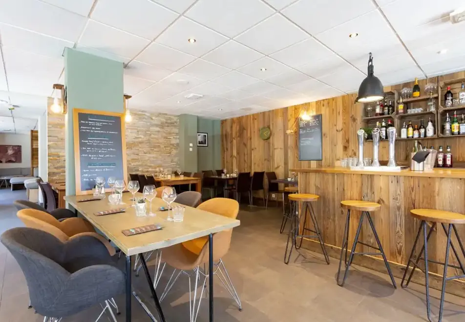 Les Portes du Mont Blanc, Vallorcine (self catered apartments) - On-site restaurant & bar