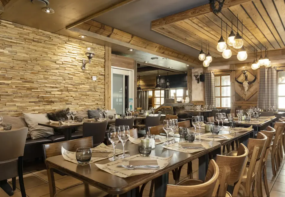 Les Balcons de Val Thorens, Val Thorens (self catered apartment) - Auberge restaurant