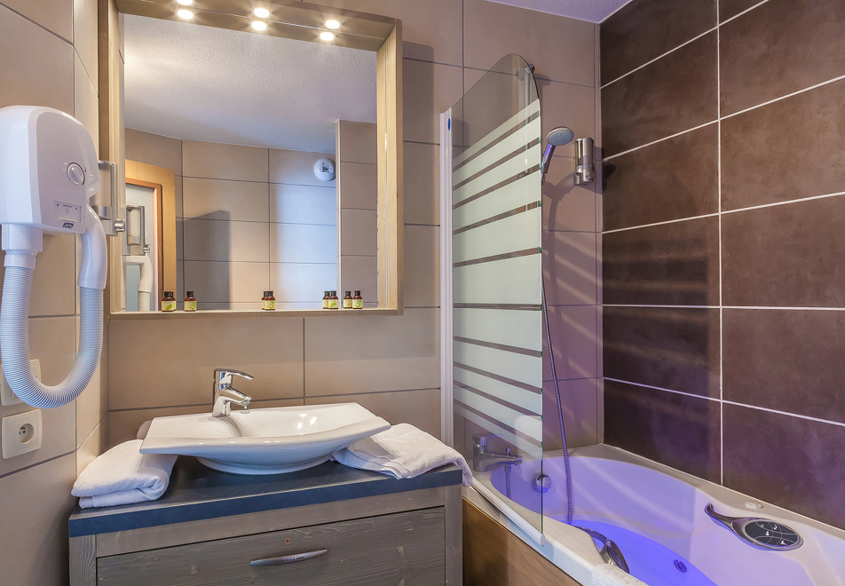 Les Balcons Platinium, Val Thorens (self catered apartment) - Typical apartment style