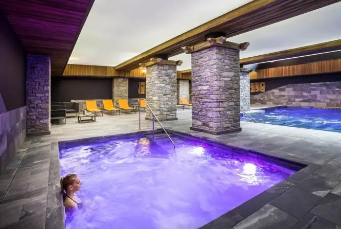Hotel St Charles-Val Cenis-Hot tub.webp