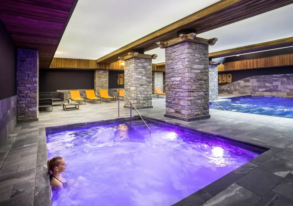 Hotel St Charles-Val Cenis-Hot tub.webp