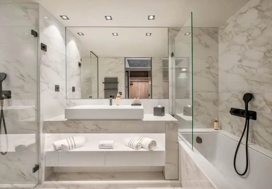 Le Rivage Hotel & Spa, Annecy (hotel) - Typical bathroom style