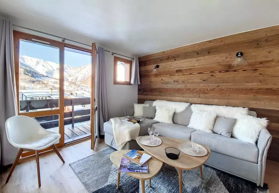 2 bedroom apartment in Saint Martin de Belleville (self catered) - Open plan living/kitchen area