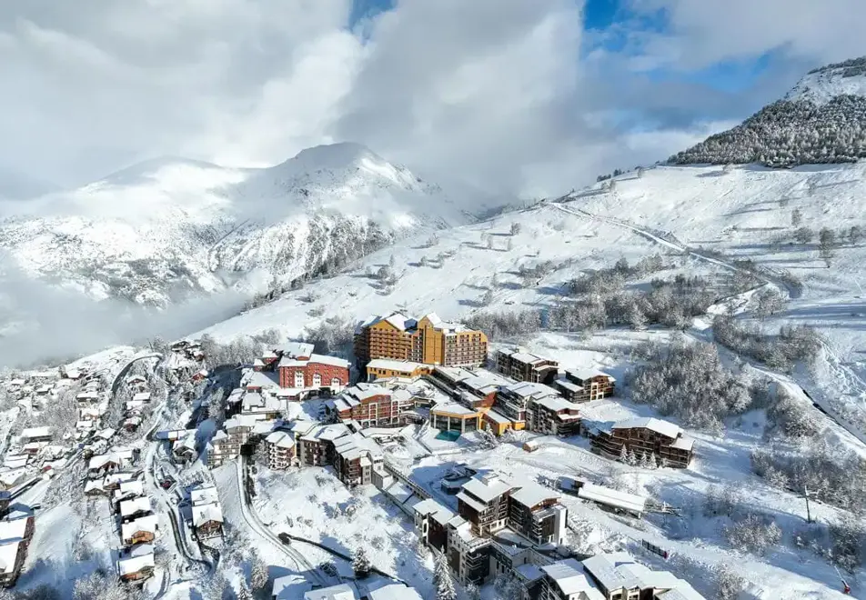 Cretes, Les Deux Alpes (all inclusive hotel) - Birds eye view