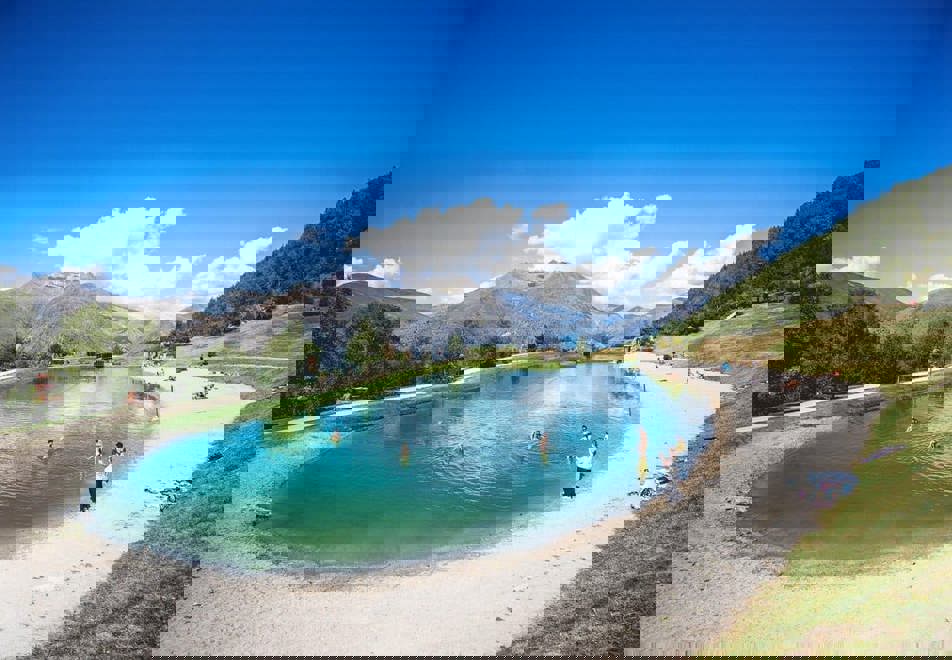 Les Deux Alpes alpine resort - Lake Buissonniere
