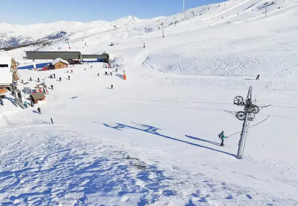 Skiing in Valloire