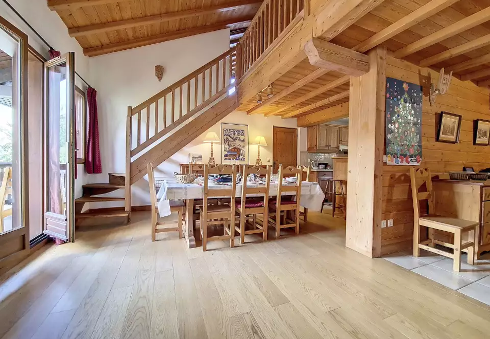 4 bedroom apartment in Saint Martin de Belleville (self catered) - Dining area