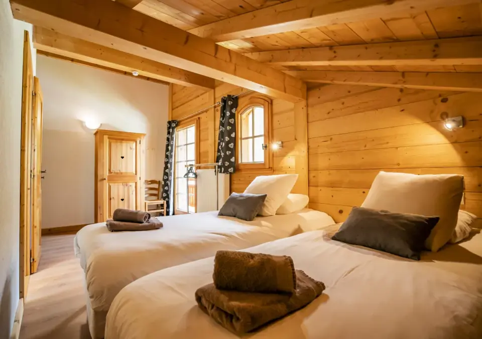 Chalet Le Refuge-Chatel-Bedroom (5).webp