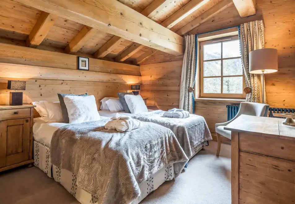 Chalet Davos, Val d'Isere (self catered or catered chalet) - Bedroom
