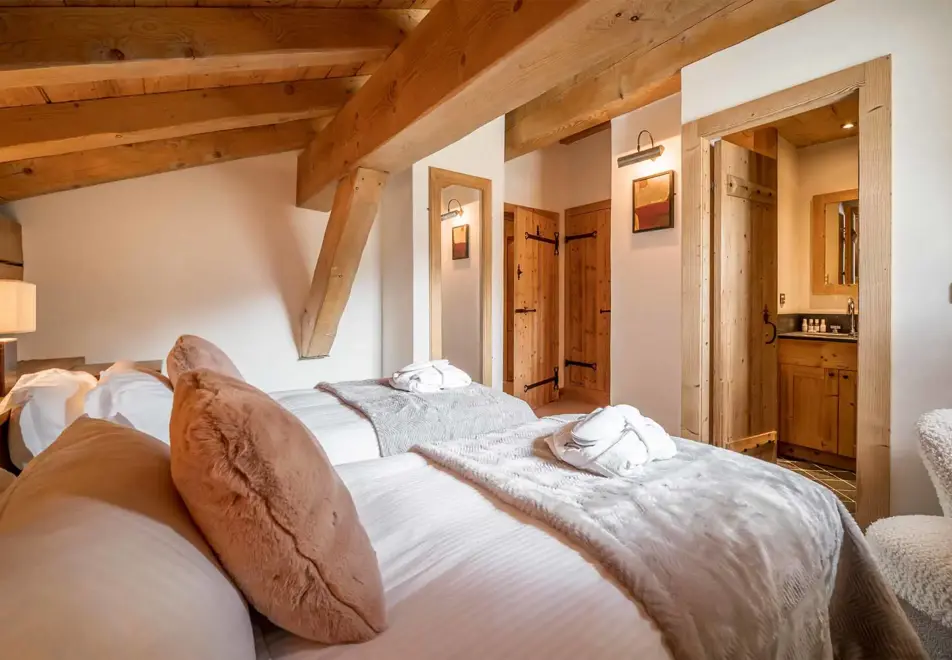 Chalet Davos, Val d'Isere (self catered or catered chalet) - Bedroom