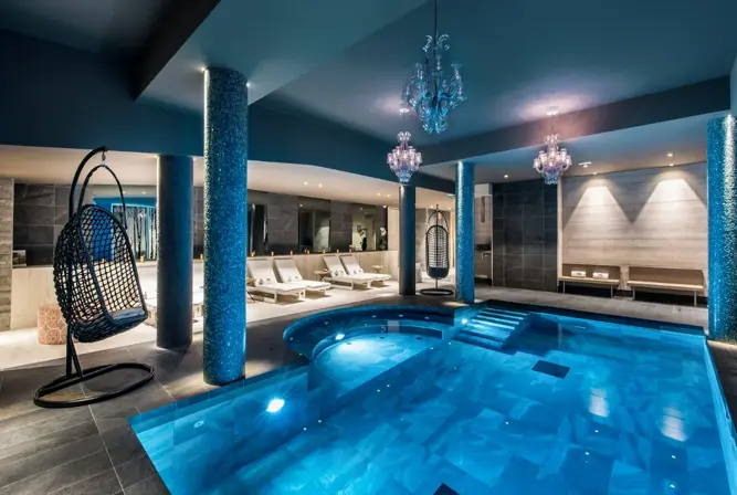 Skadi-Val d'Isere-Indoor pool (2).webp