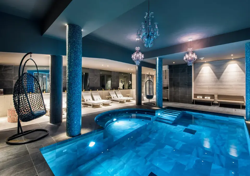 Skadi-Val d'Isere-Indoor pool (2).webp