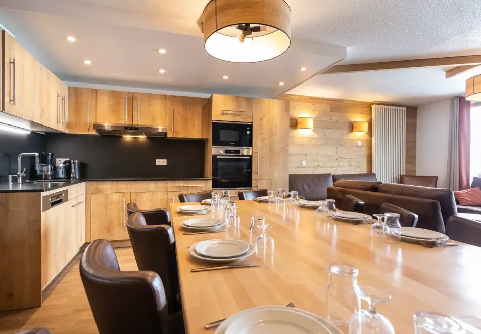 Val Chaviere, Val Thorens (self catered apartments) - Typical 10/12 person apartment style