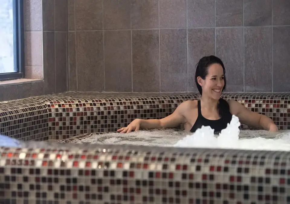 Chalets de Leana, Les Carroz d'Araches-Hot tub (2).webp