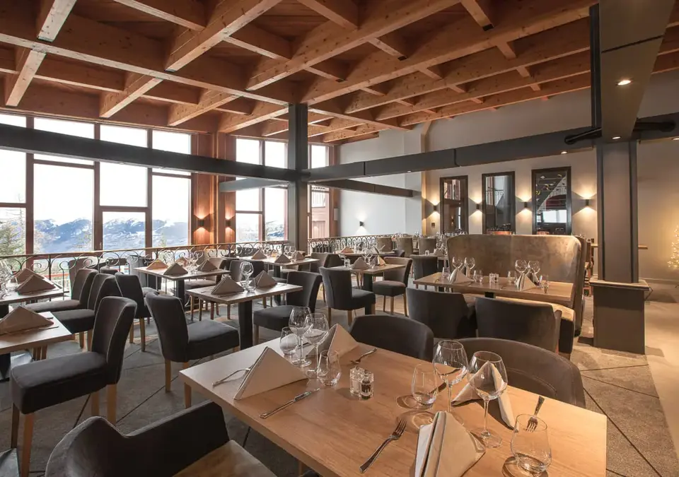 Altezza Hotel-Arc 1800-Bar-restaurant (2).webp