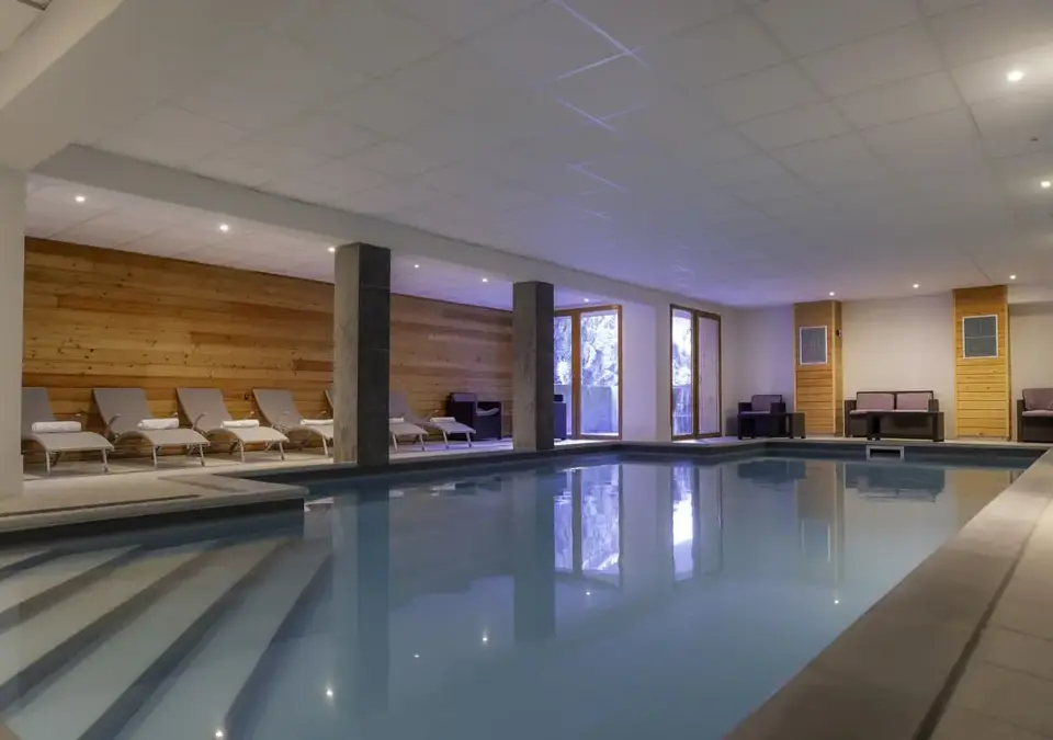 Le Crystal-Vaujany-Indoor pool (1).webp