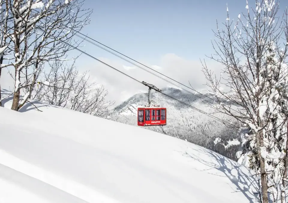 Megeve cable car Rochebrune (©antoinebarbot).webp