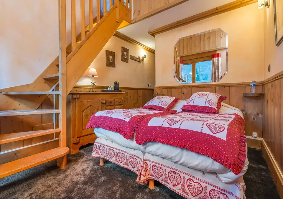 eterlou-meribel-chambre_famille_5pers (4).webp