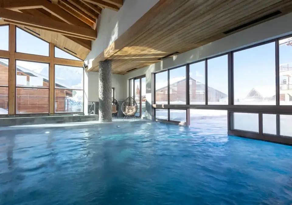 White Pearl-La Plagne-Indoor pool (©foudimages) (4).webp