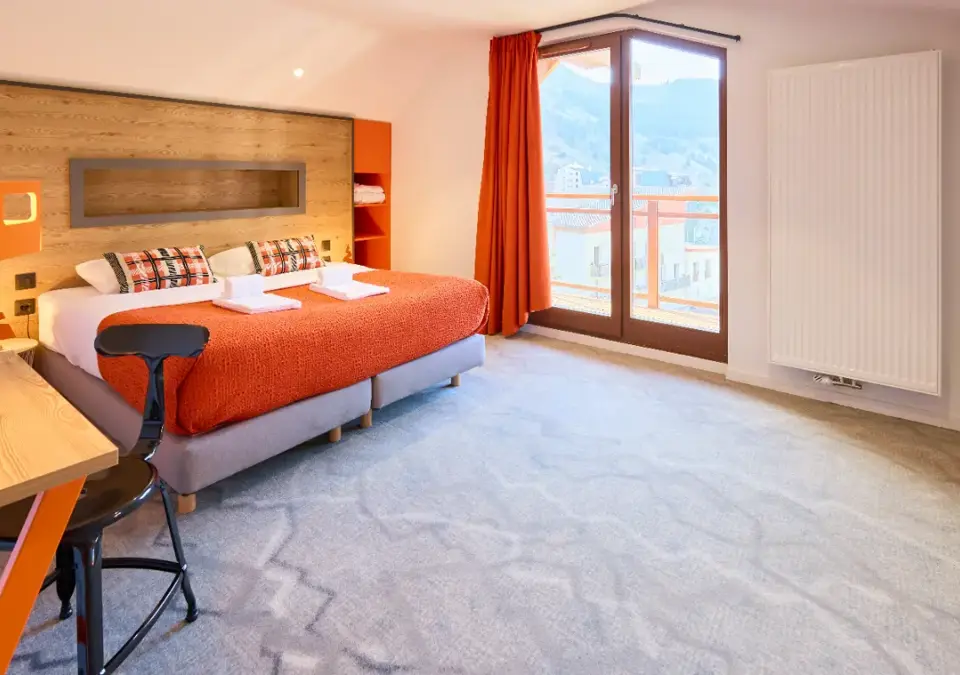Basecamp Lodge-Les Deux Alpes-Typical room (2).webp