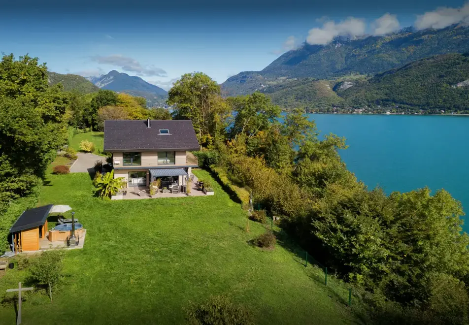 Chalet Lomatika, Lake Annecy (self catered chalet) - Spacious garden