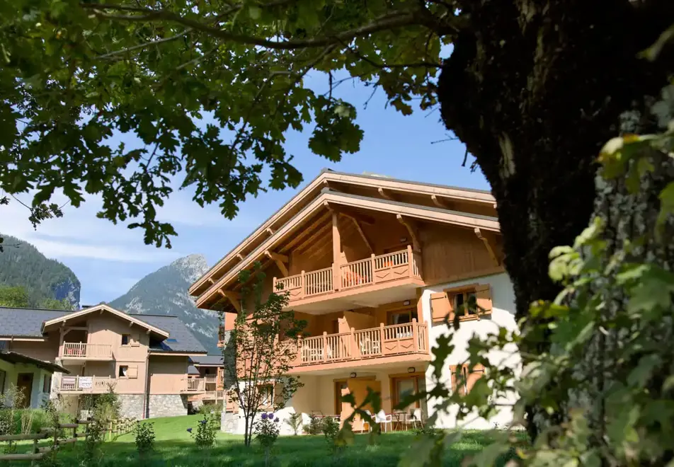 La Reine des Pres, Samoens (self catered apartments) - Luxurious 4* apartments