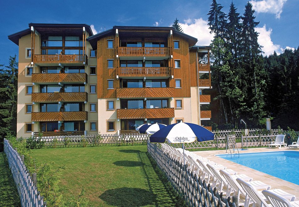 Le Buet, Morillon 1100 (self catered apartments) - Outdoor pool
