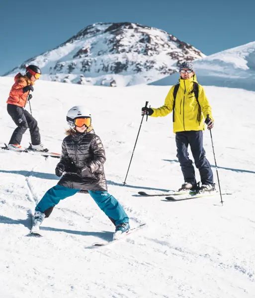 HEADER-Les Deux Alpes skiers-2000px.webp