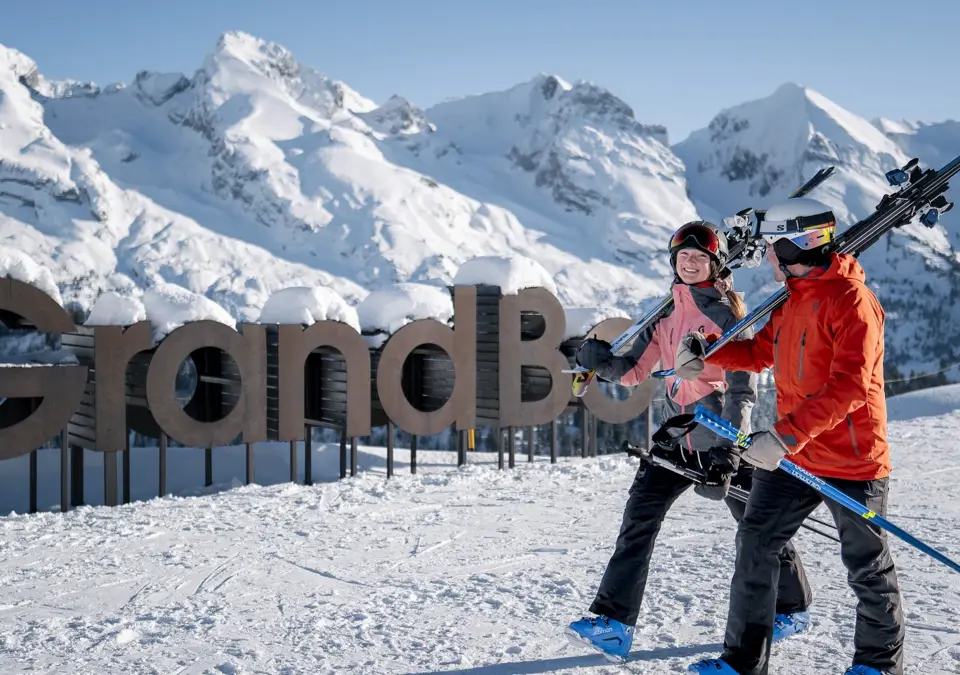 Le Grand Bornand sign skiing.webp