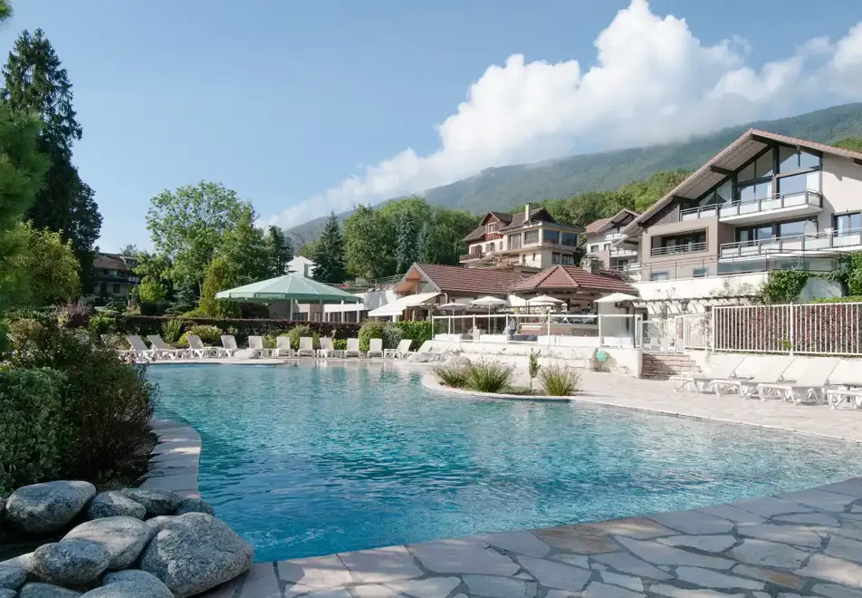 Les Chataigniers, Annecy (self catered apartments) - Outdoor pool